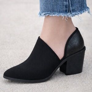 NEW JustFab Here and There cutout black faux suede ankle bootie Womens Sz 9